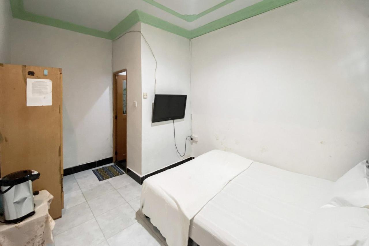 Jeje Kost Redpartner Hotel Batam